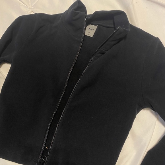 ARITZIA | TNA Santa Cruz Black Zip-Up - Picture 4 of 5